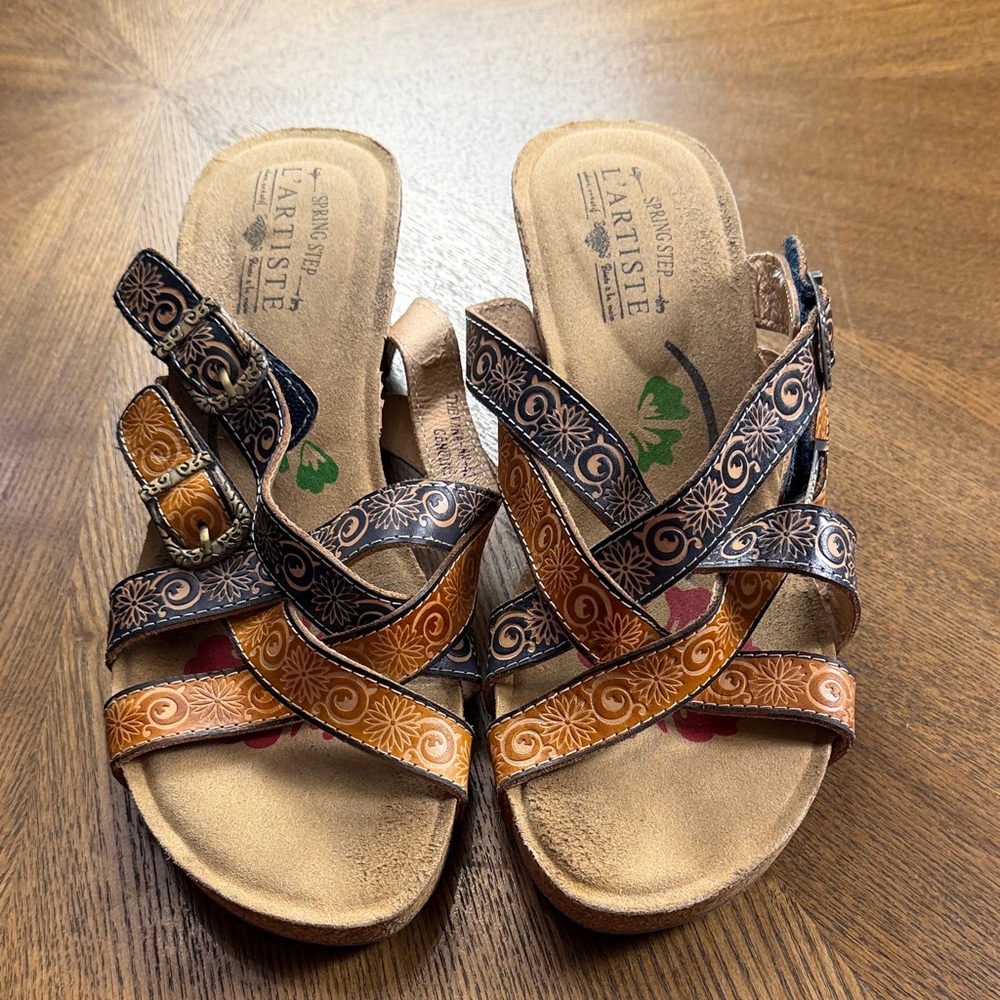 L'ATISTE Multicolor Strappy Sandals
